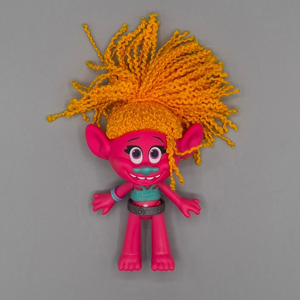 Hasbro DreamWorks Trolls DJ Suki Pink Action Figure Yarn Hair B7356 2015